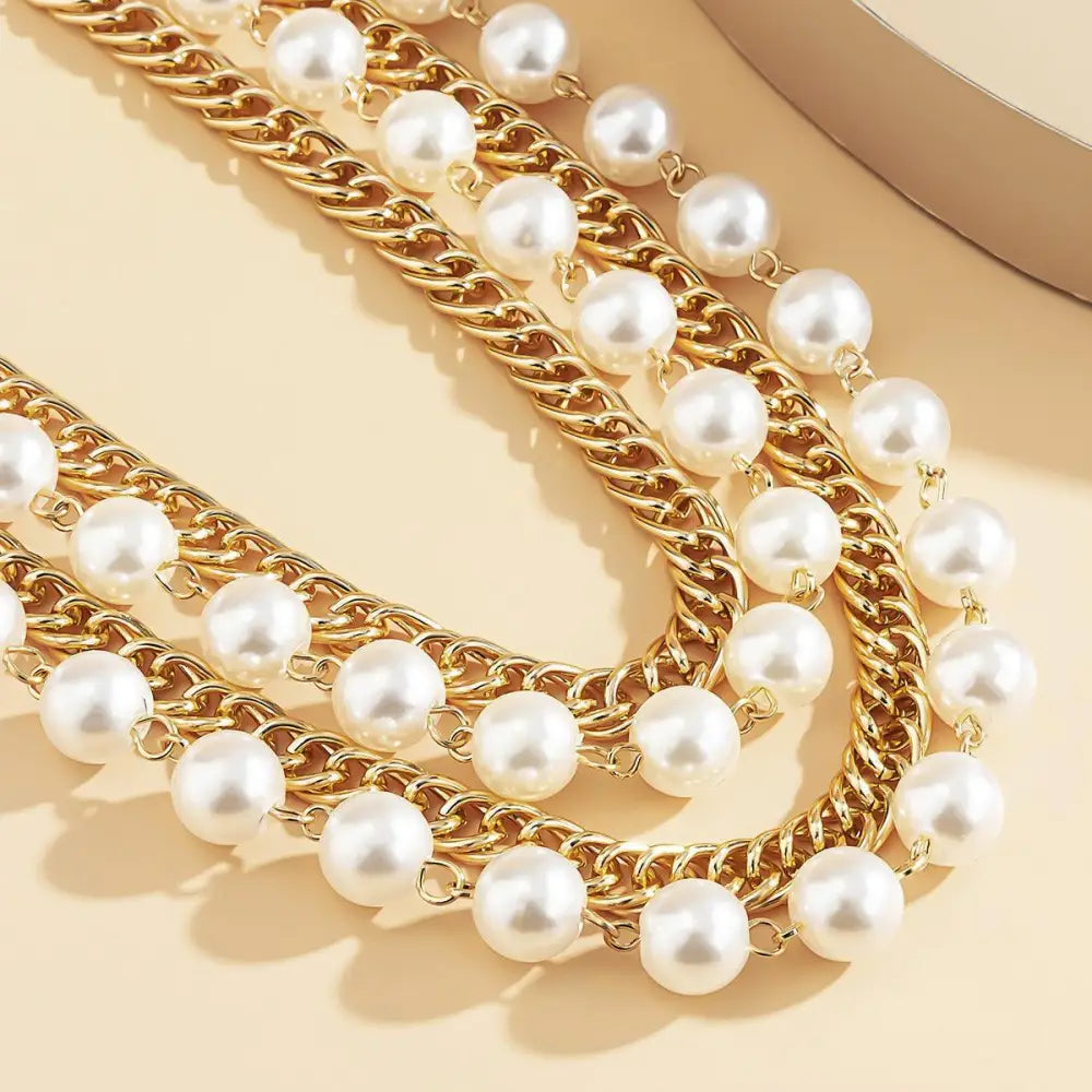 Elegant gold chain and pearl necklace featuring an Iomache chain for stylish accents