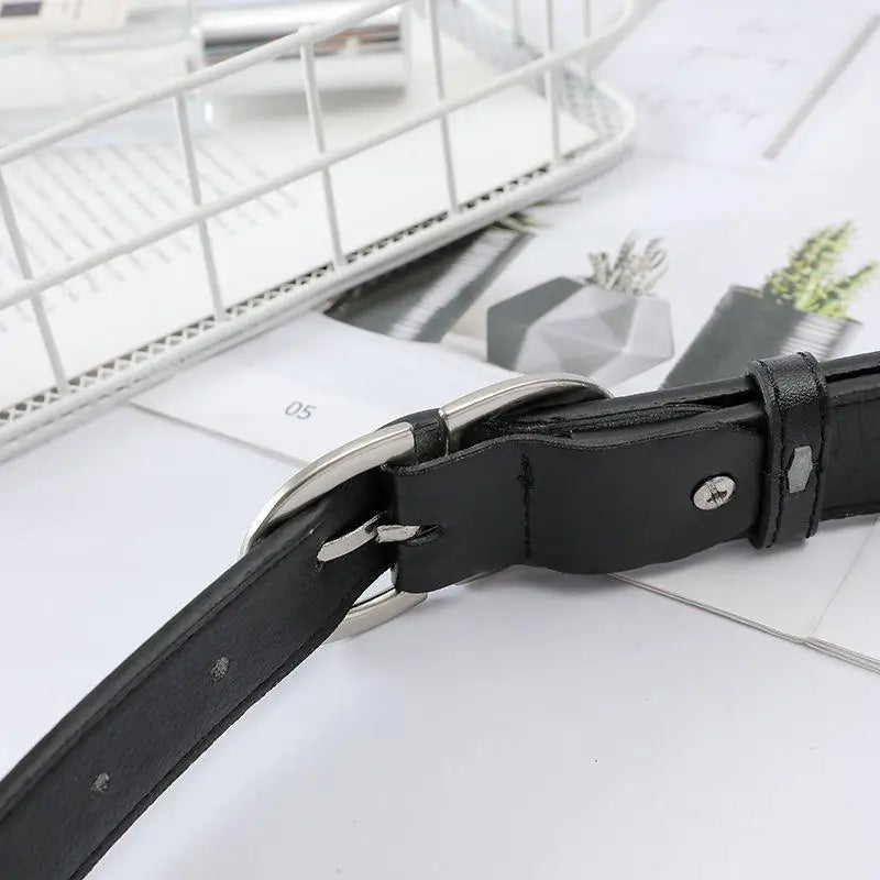Jaellyn belt with silver double-circle buckle in black leather for stylish accessories