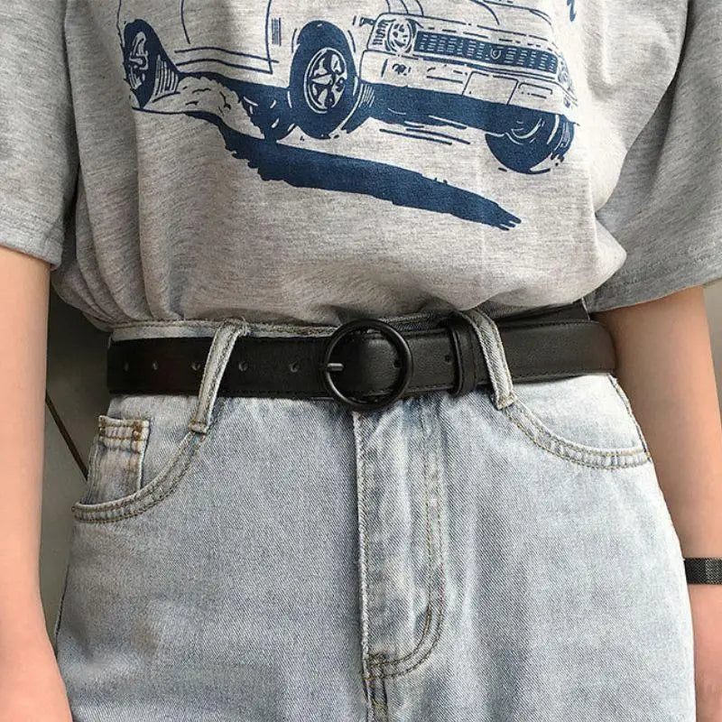 Black leather belt with a round buckle, ideal for formal and casual wear