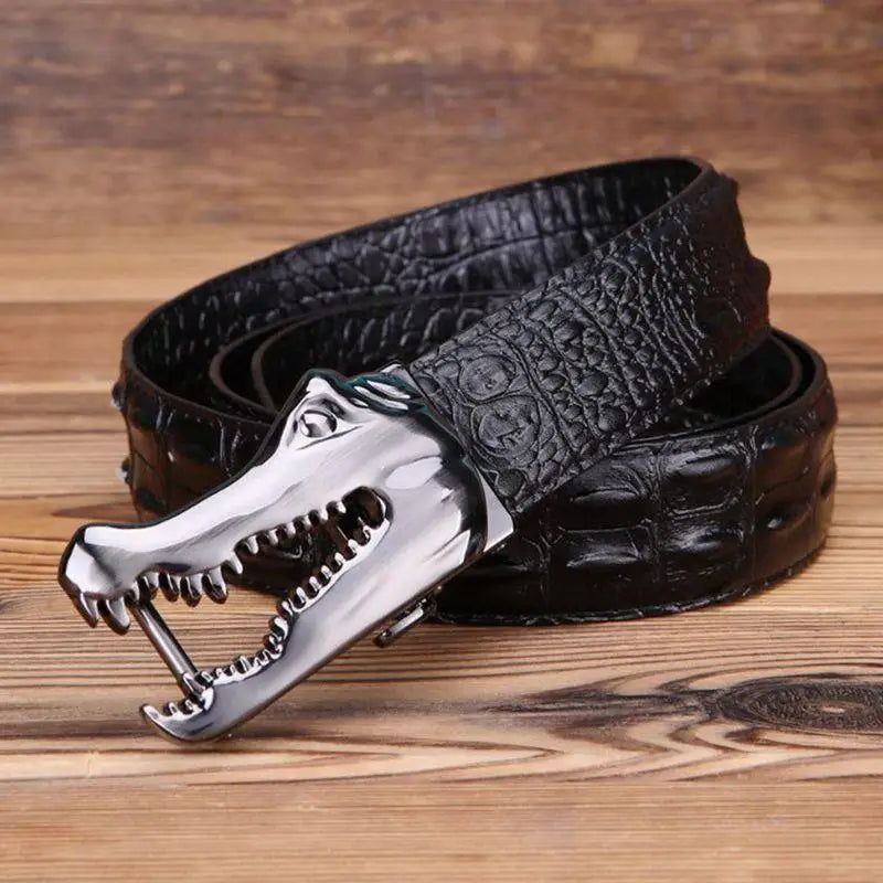 Yerik Model black crocodile-patterned belt with silver alligator buckle for sophisticated style
