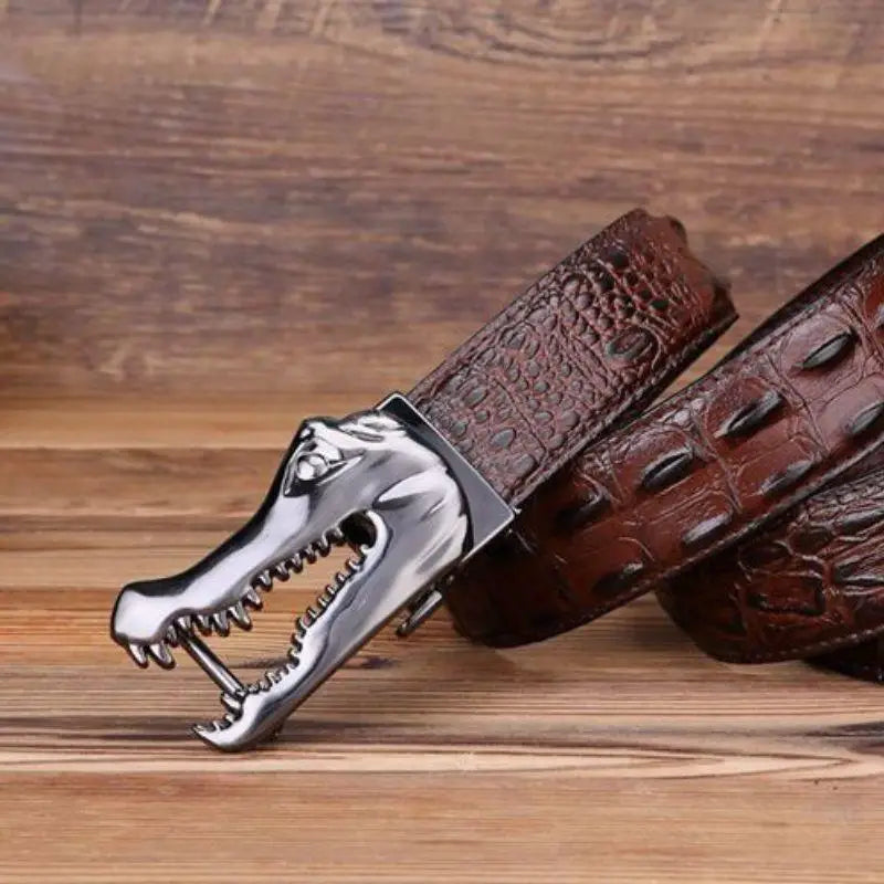Yerik Model black crocodile-patterned belt with detailed crocodile head buckle