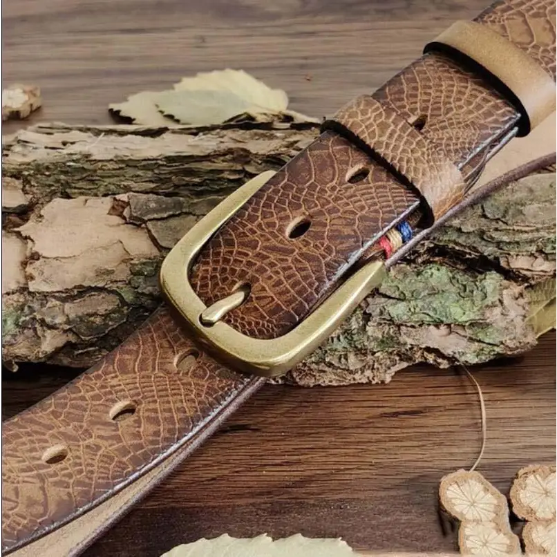 Brown leather belt with brass buckle, versatile ceinture en cuir for men and women