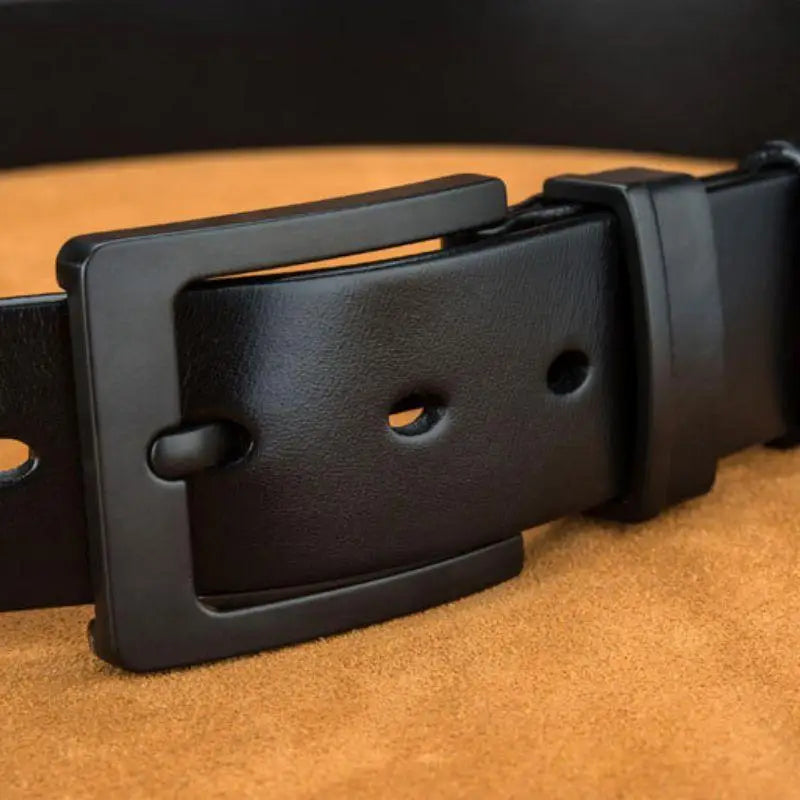 Black leather belt with a square matte black buckle for elegant style