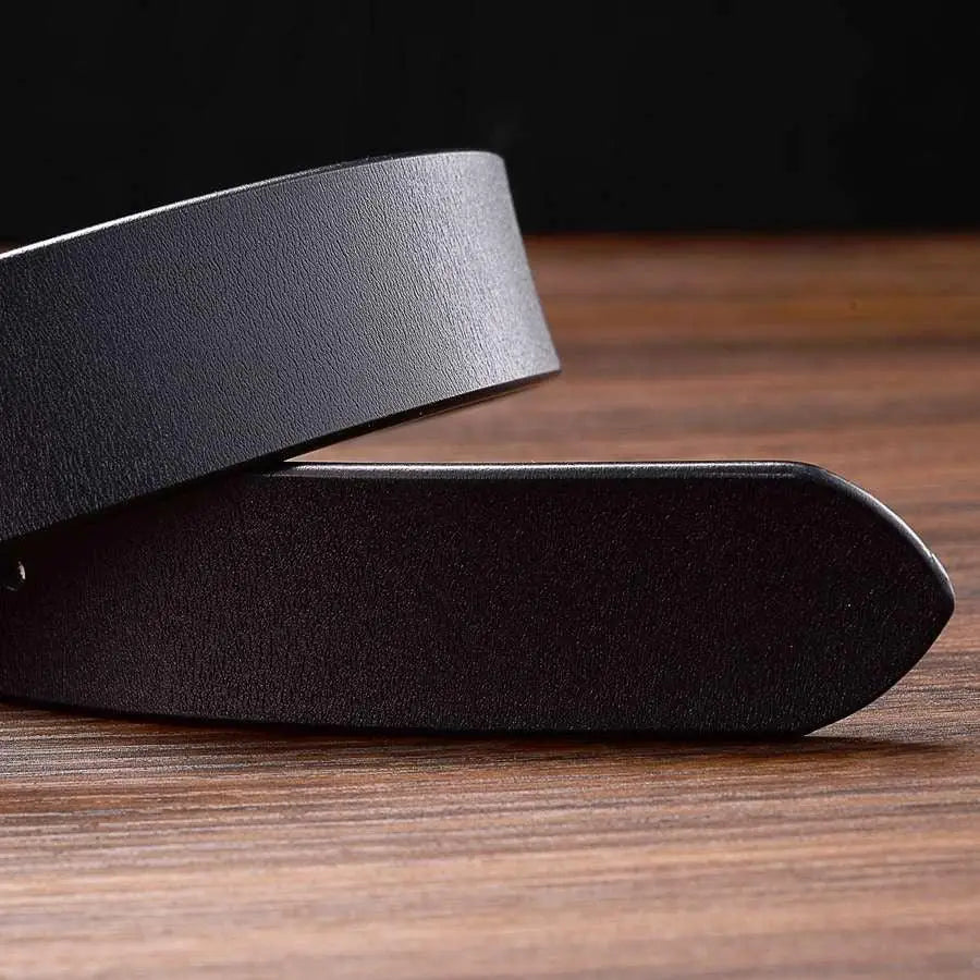 Genuine leather women’s belt with snap buckle and geometric design
