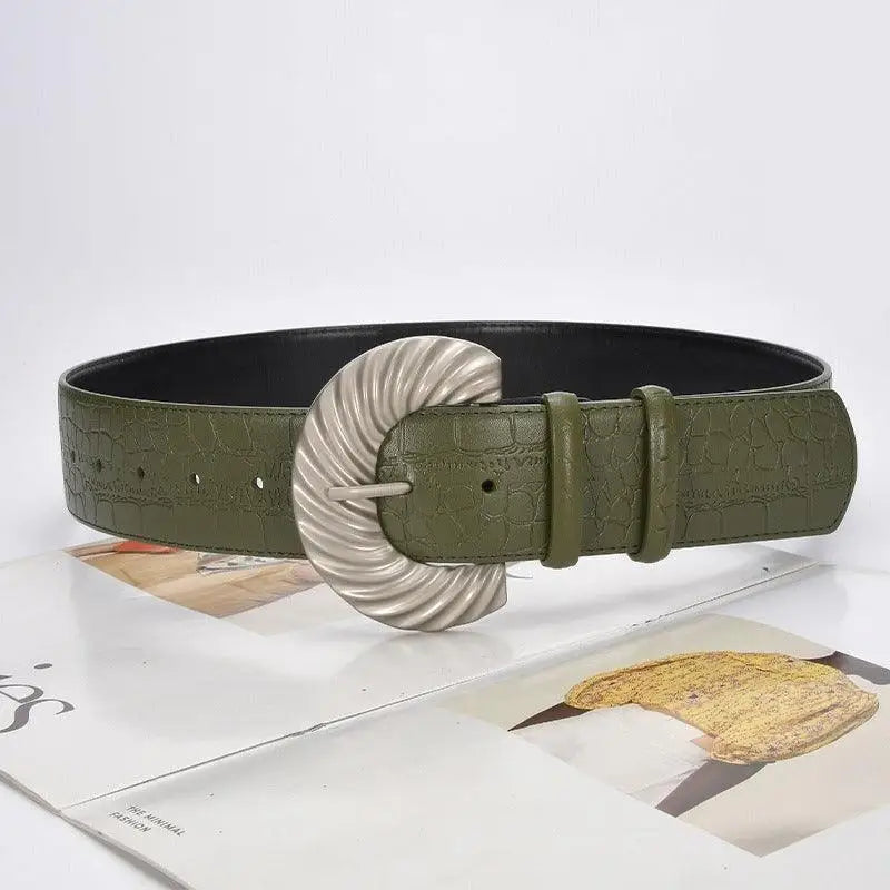 Green crocodile-patterned leather belt with silver buckle accessory for Sherpa vest style