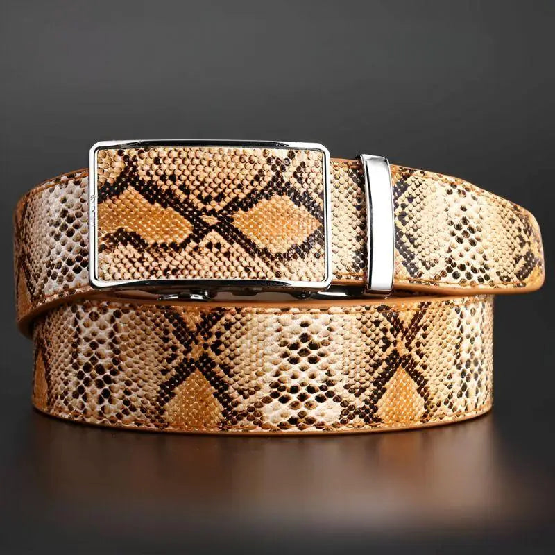 Snakeskin-patterned belt with silver buckle for stylish accessories