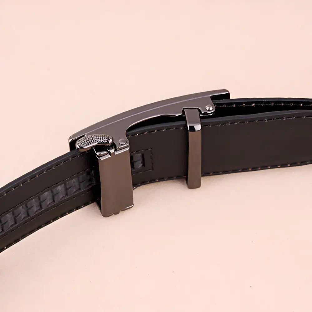 Riccardo full-grain leather belt with metal buckle for sophisticated style