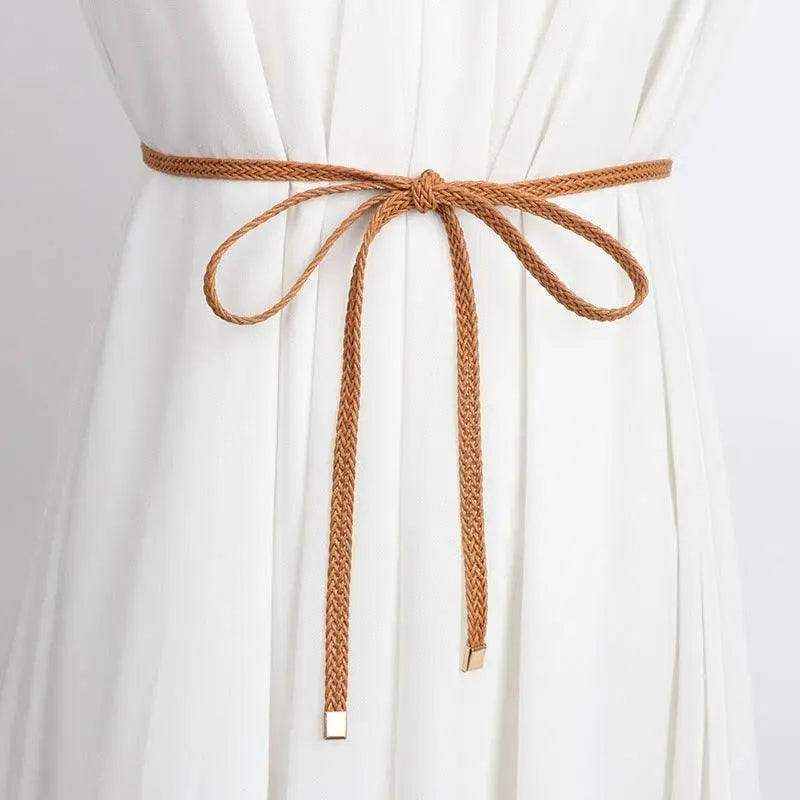 Braided brown belt tied in a bow, ideal for a classic and stylish look