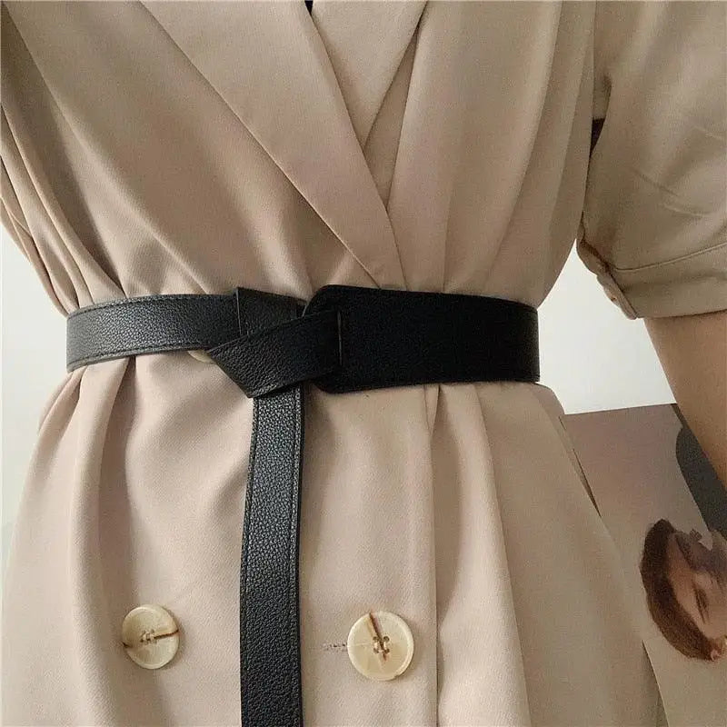 Black leather belt on beige dress featuring the Thiphilia Tie Belt from Houndstooth Blazer
