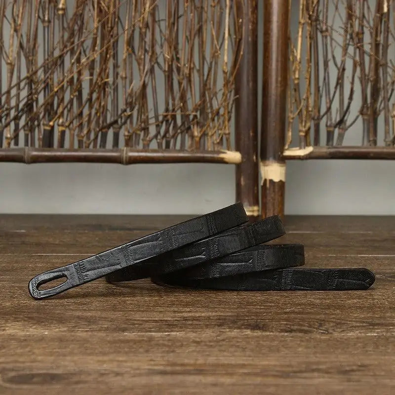 Black textured leather tie belt and belt ubredice for stylish accessories