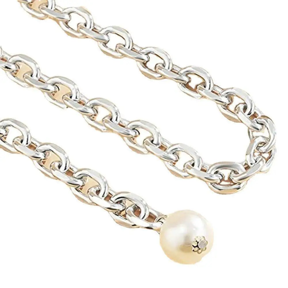 Silver chain belt with pearl pendant, ideal for elegant style and sophisticated outfits