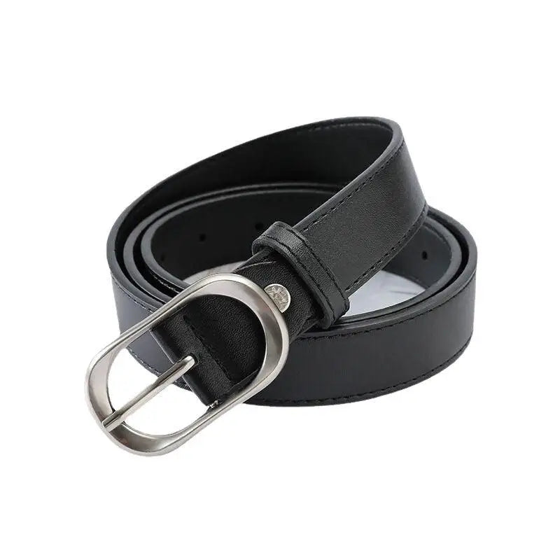 Black leather Geraldine women’s belt with silver buckle showcasing elegant design