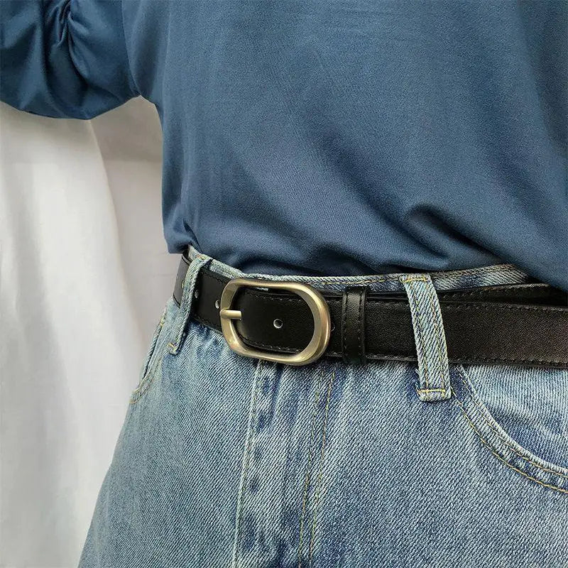 Geraldine women’s belt in black leather with brass buckle for elegant style
