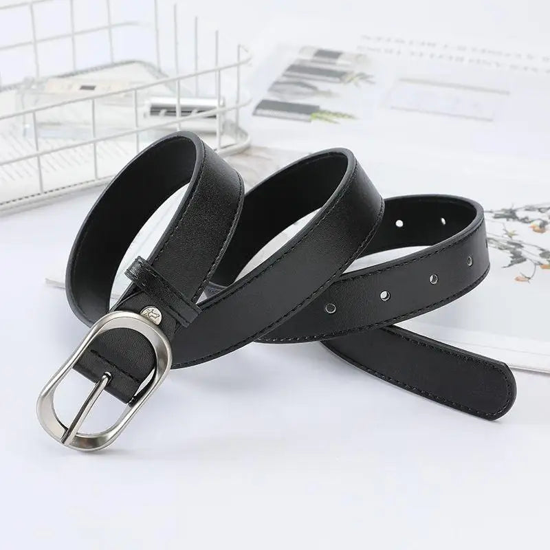 Geraldine women’s belt in black leather with silver buckle for stylish women’s accessories