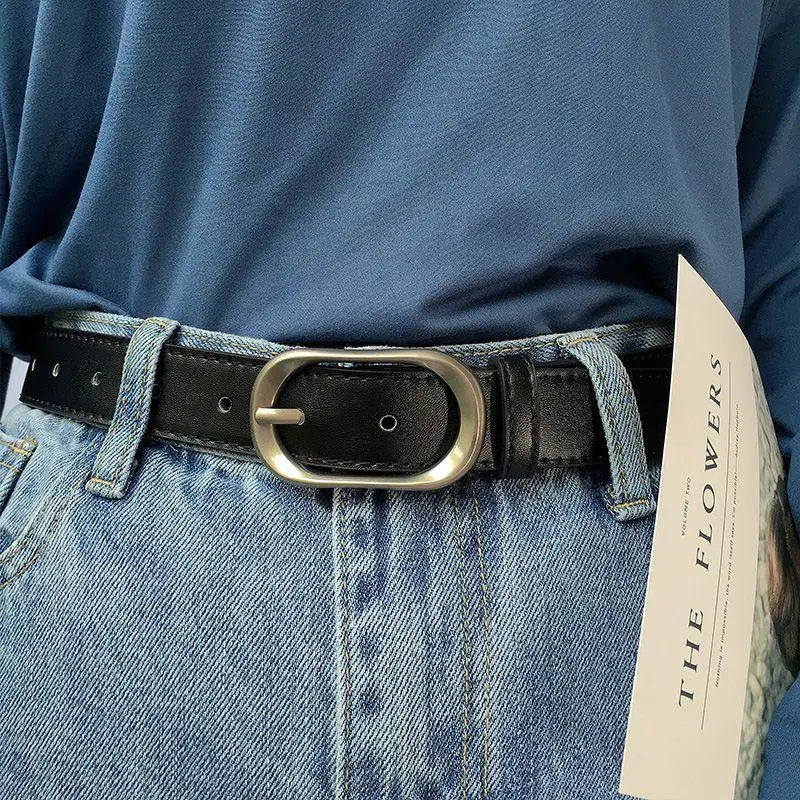 Geraldine women’s belt in black leather with silver buckle for stylish women’s accessories