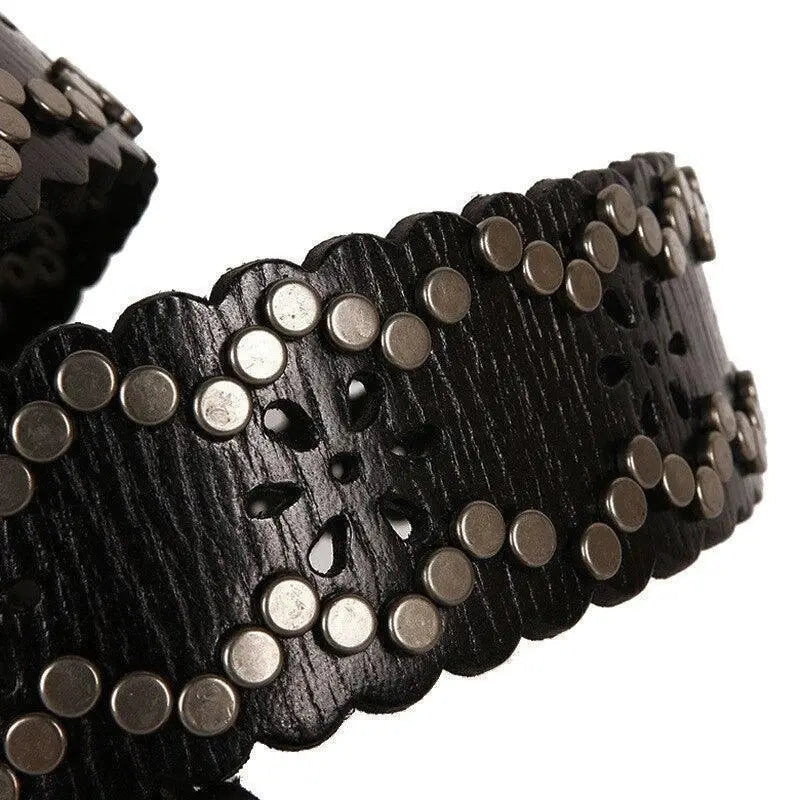 Elmyra belt with black leather, silver studs, and scalloped edges for stylish fashion