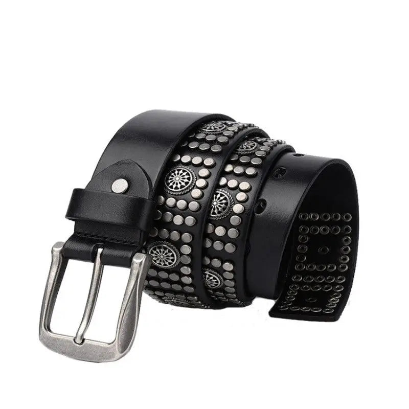 Black leather studded belt for Makan Model with metal buckles for fashionable accessories