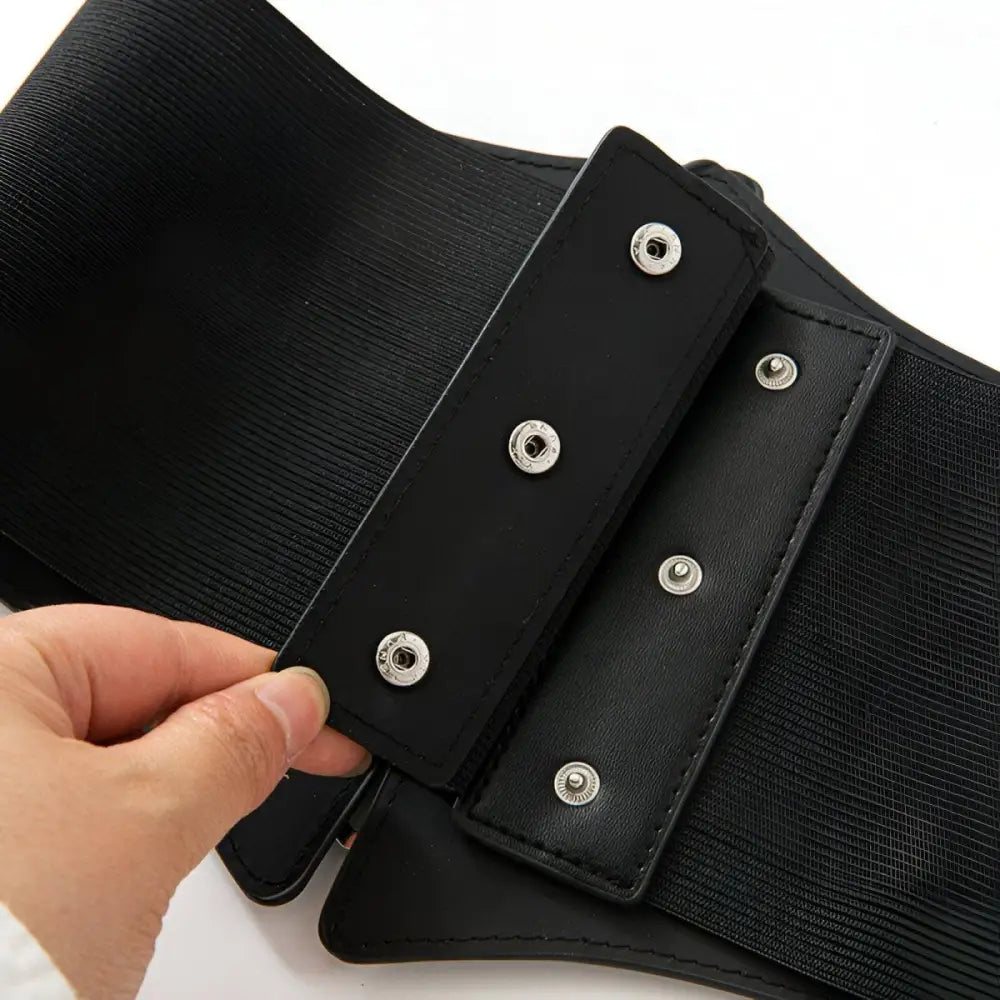 Black Ivy Corset Belt with Heart-Shaped Buckles and Snap Closures for Stylish Accessory