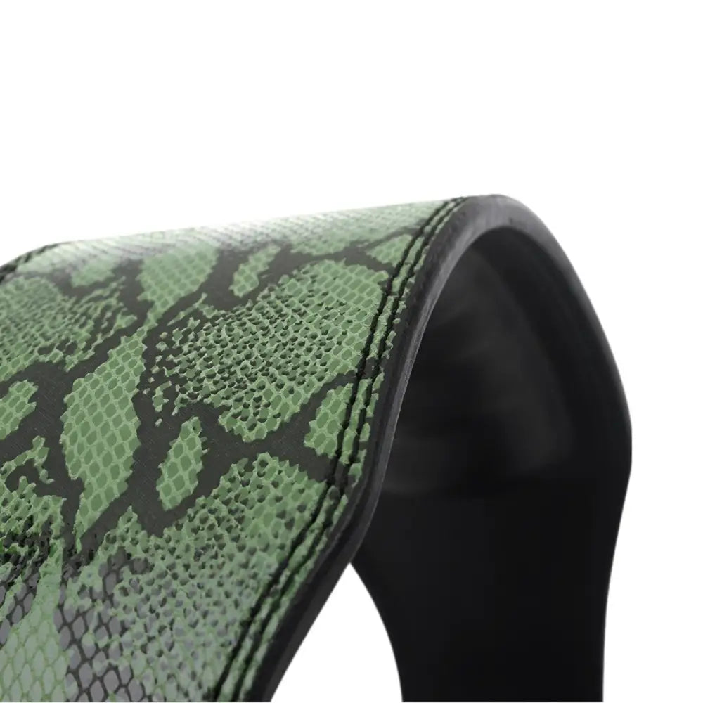 Green snakeskin-patterned leather strength belt for weightlifting and enhanced support
