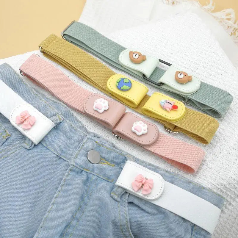 Adjustable children’s denim shorts featuring Fantine belt with decorative cartoon button details