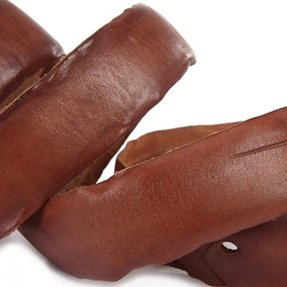 Leather belt in brown leather with silver buckle for elegant style and sophistication