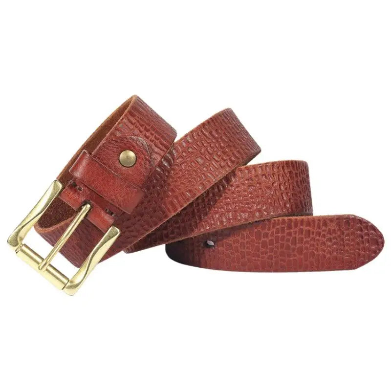Sinaaq cracked leather belt with gold buckle for a stylish appearance