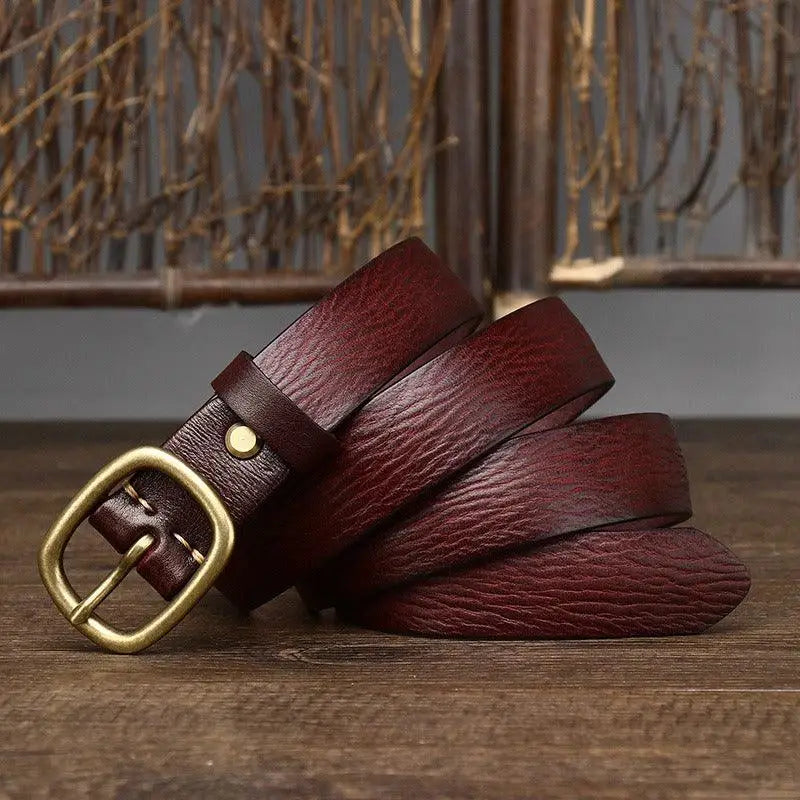 Claniuniu belt crafted from full-grain leather with a brass buckle for men’s accessory