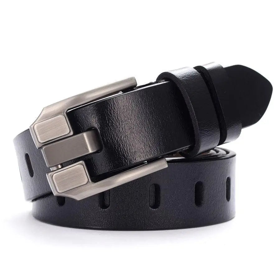 Black leather belt with metal buckle from Gulisa Leather for distressed denim shorts
