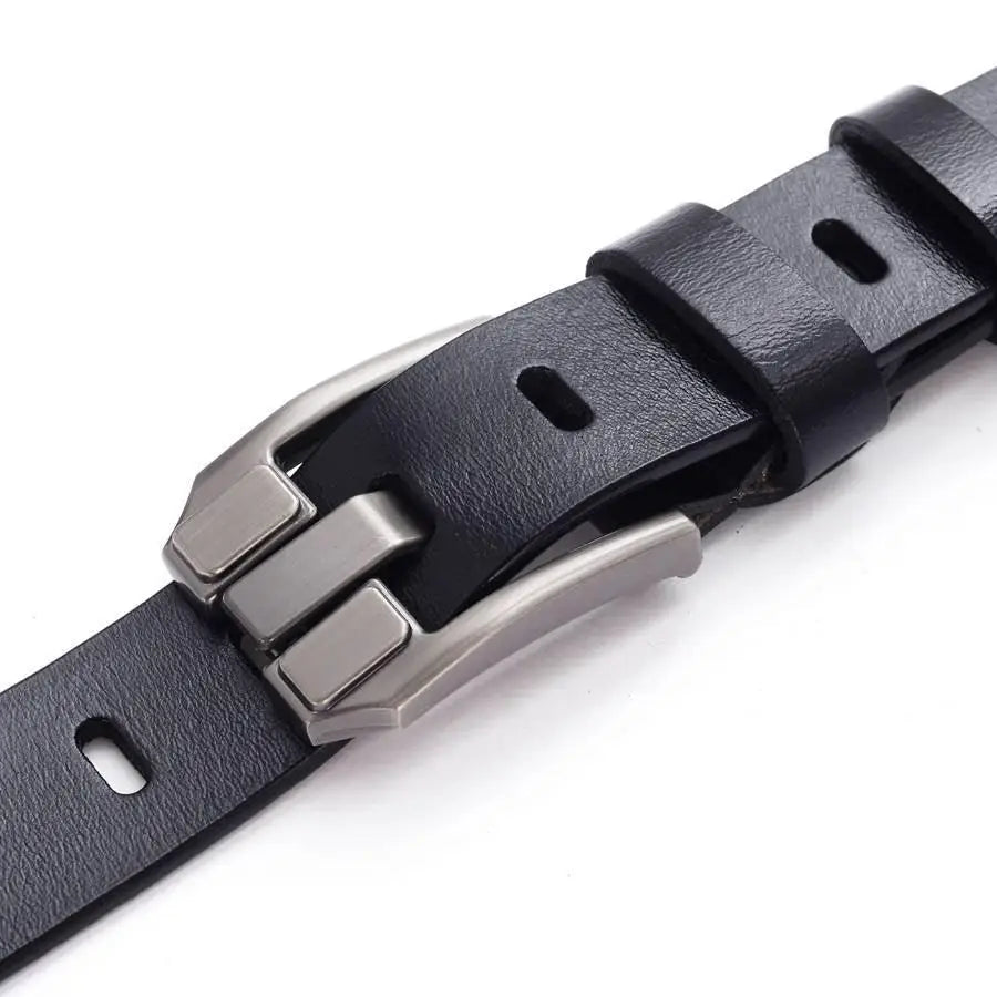 Black leather belt with metal buckle from Gulisa leather for distressed denim shorts