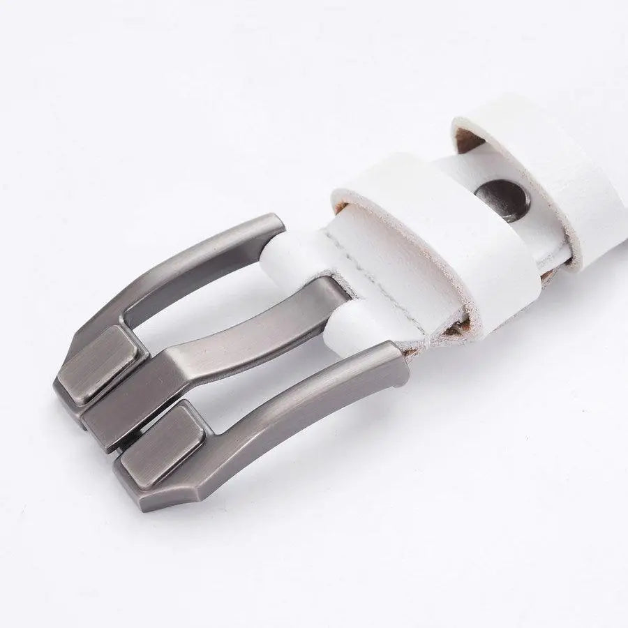 White leather belt with metal buckle from Gulisa Leather for distressed denim shorts