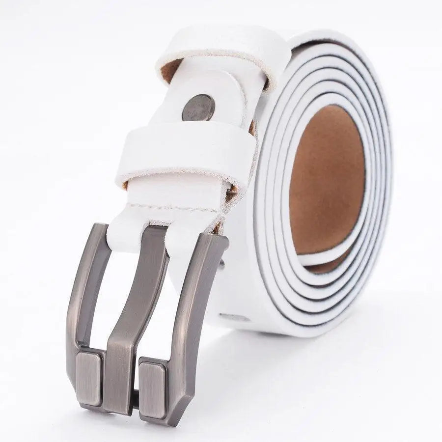 White leather belt with metal buckle from Gulisa Leather for distressed denim shorts