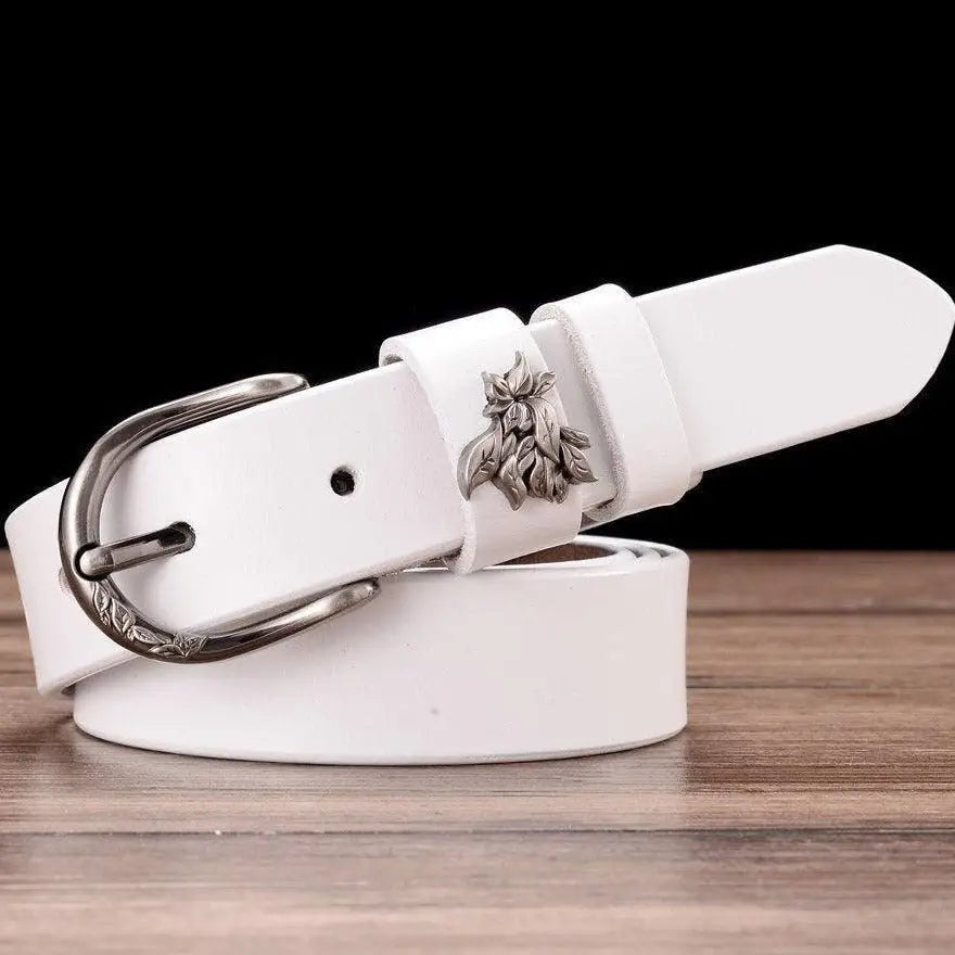 White leather belt with silver floral buckle from the Natalia Model Leather collection