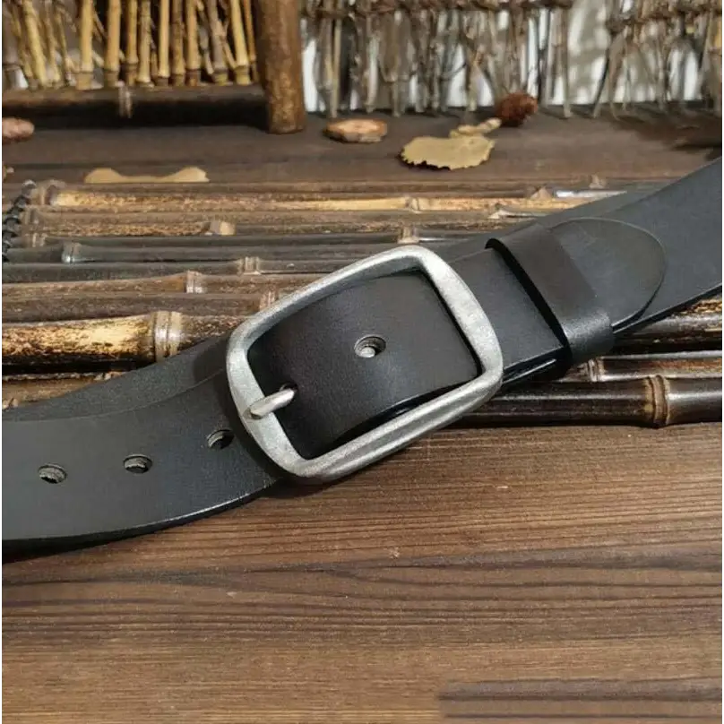 Thanica men’s leather belt with silver buckle for stylish men’s accessory wear