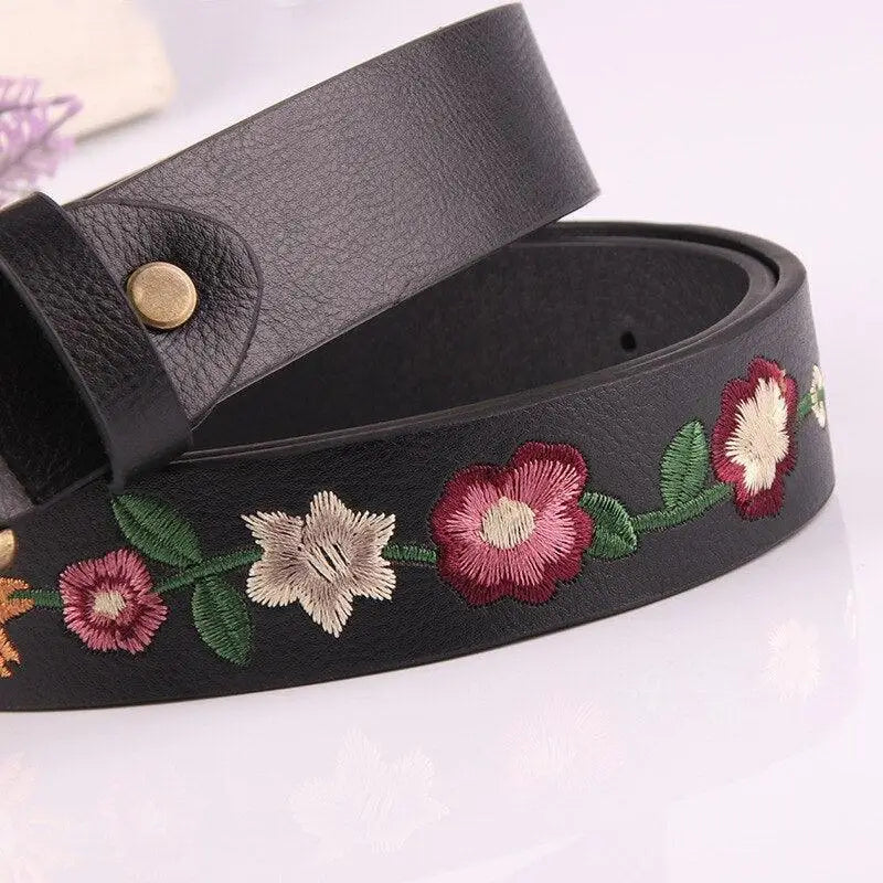 Black faux leather belt with floral embroidery, ideal for Rufia women’s faux leather styles