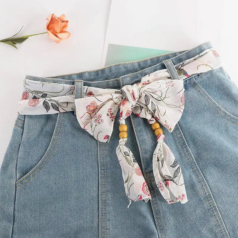 Denim shorts with floral Hokoupadia model scarf belt for stylish summer fashion