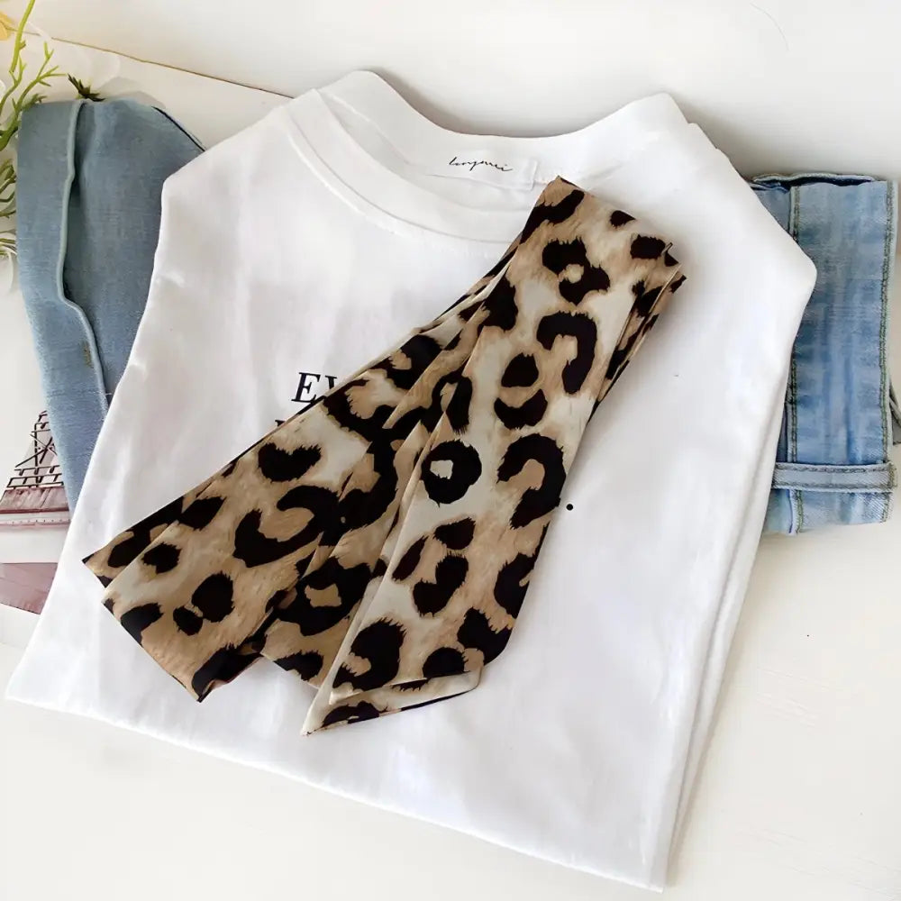White T-shirt with leopard print Fosca Scarf Belt for stylish home and fashion accessories