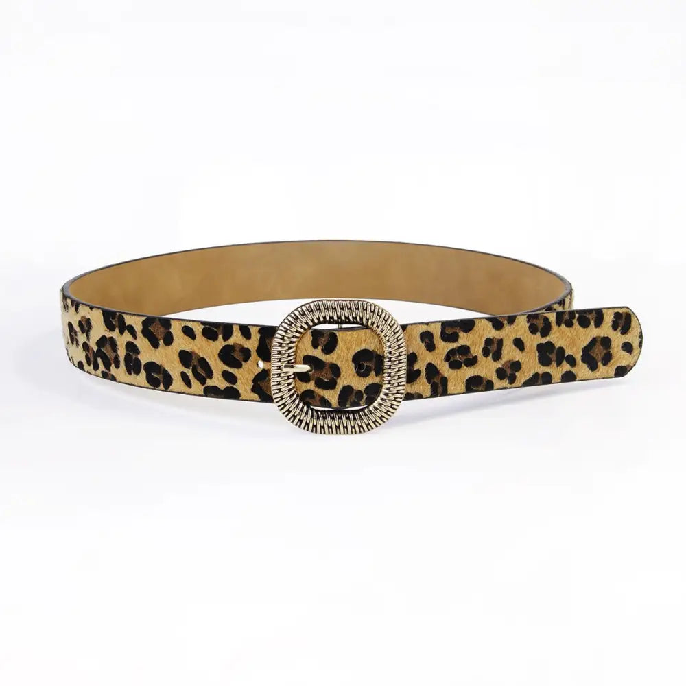 Leopard print féline belt in synthetic leather with decorative silver buckle for stylish accessories