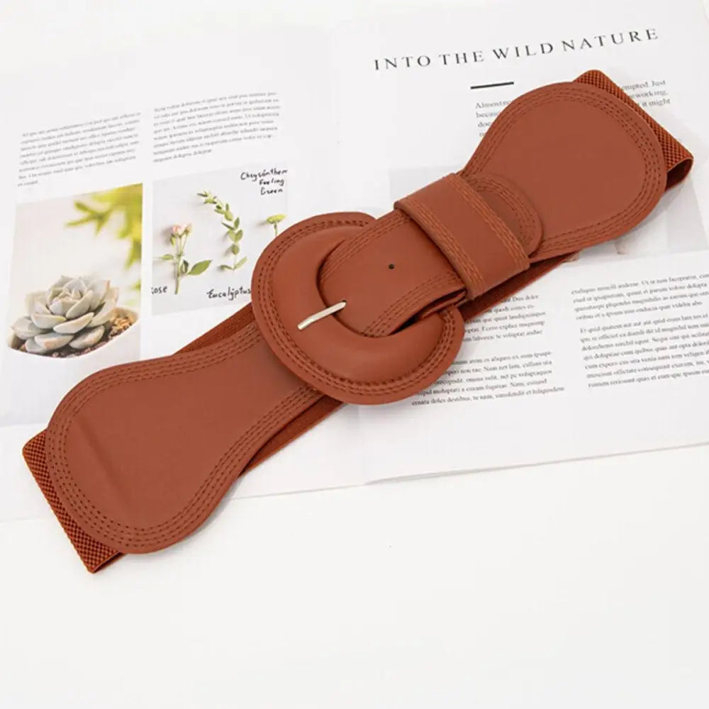 Brown elastic waist belt with round buckle from Nikoline Belt for stylish women’s outfits