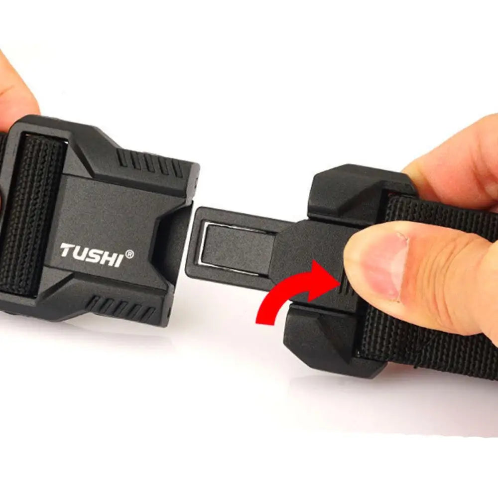 Black magnetic buckle on Thidrik Elastic Tactical Military Belt for tactical military use