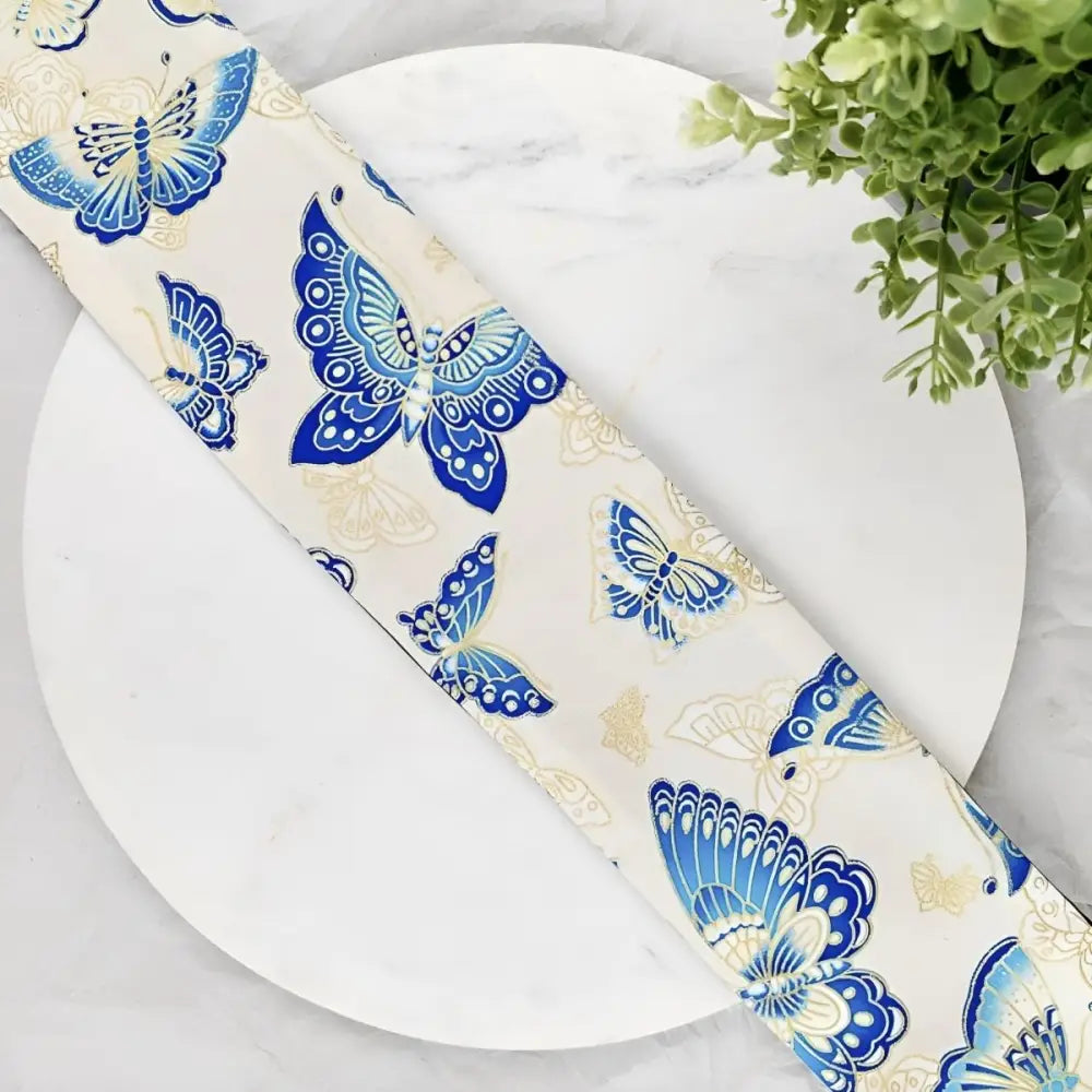 Butterfly-patterned fabric strip suitable for elegant obi belt and attire accessories