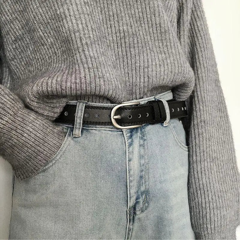 Tatiana Model black leather belt with U-shaped silver buckle for elegant style