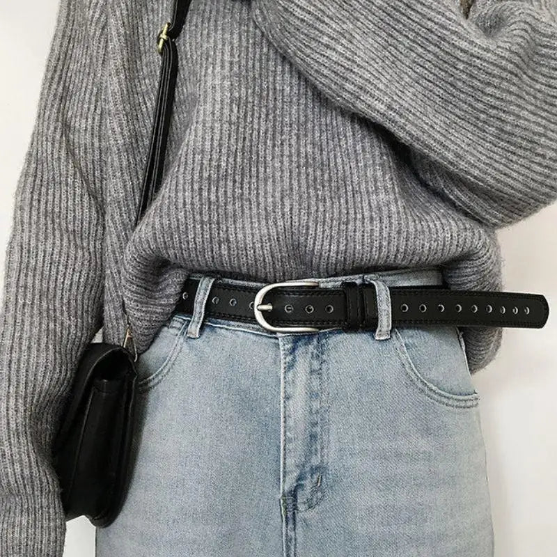 Tatiana Model black leather belt with U-shaped silver buckle for elegant style