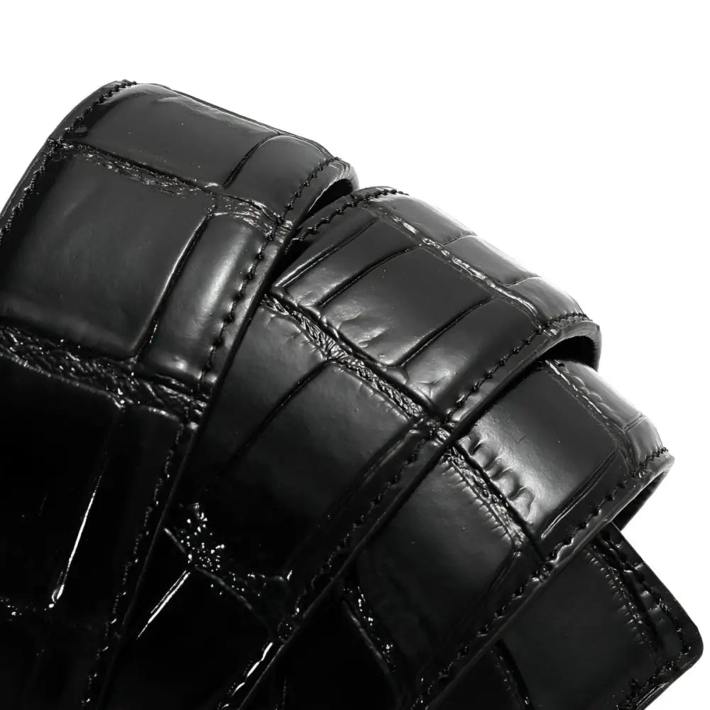 Black crocodile-patterned Colia Leather Belt with leather strap for sophisticated style