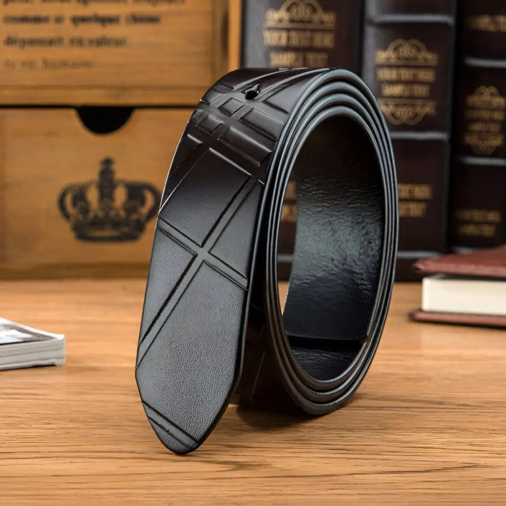 Black patterned leather belt showcasing textured craftsmanship for sophisticated fashion