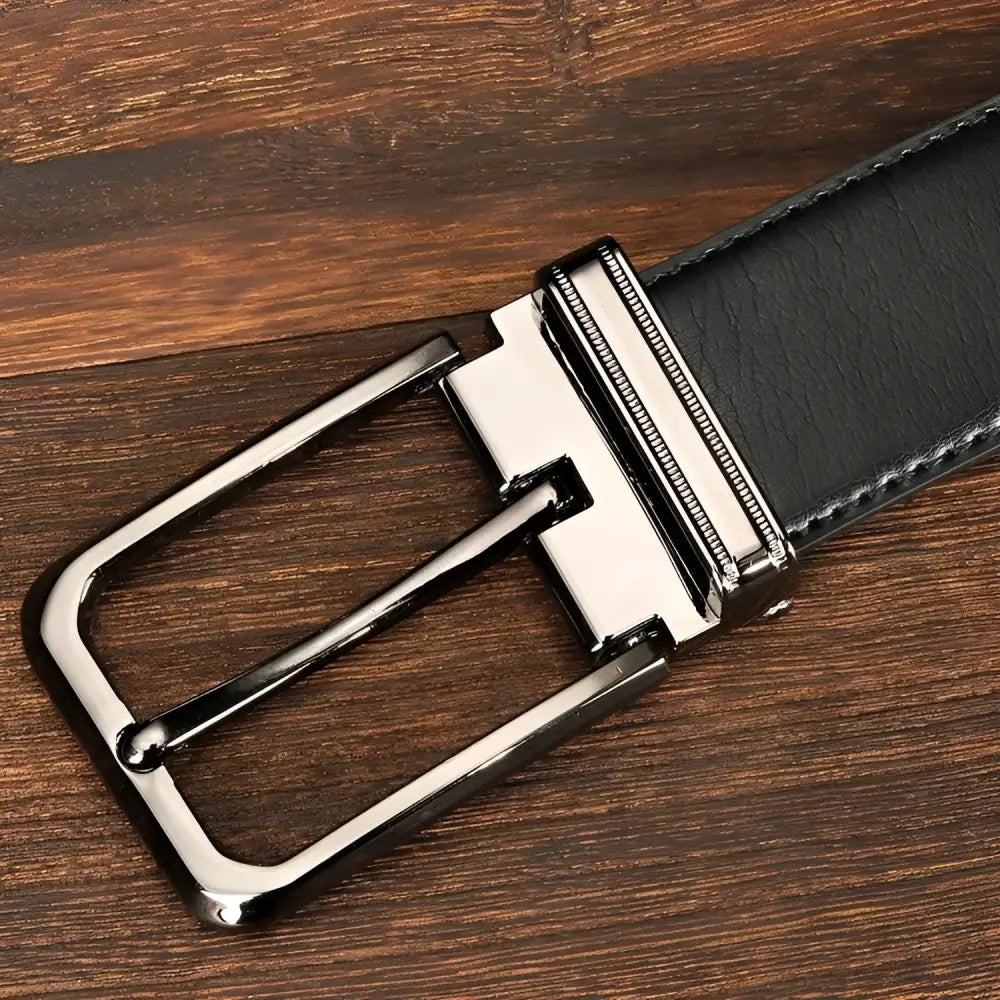 Leather suit belt with silver buckle in black, a stylish belt en cuir accessory