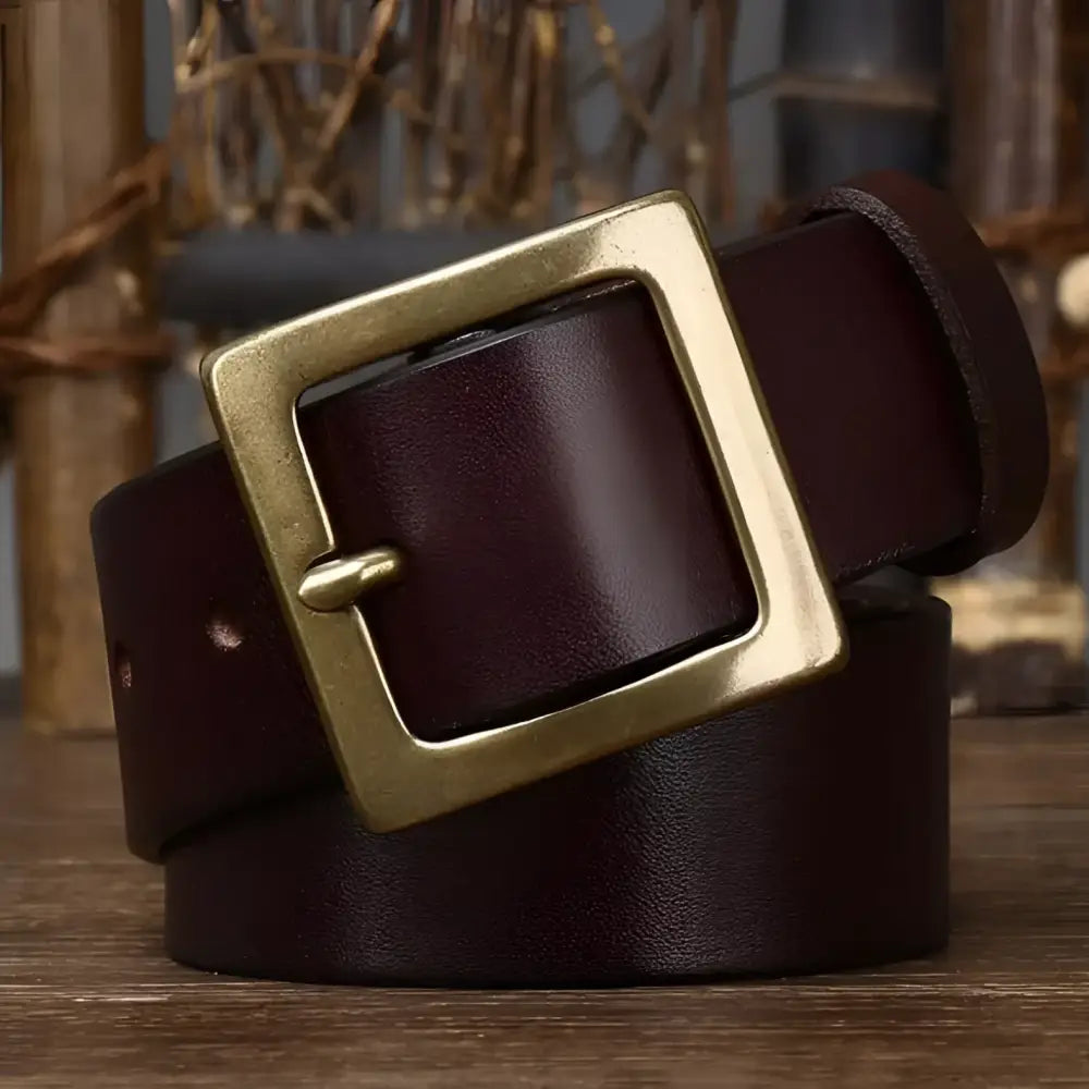 Stenia Belt in genuine leather with brass buckle for stylish men’s accessories