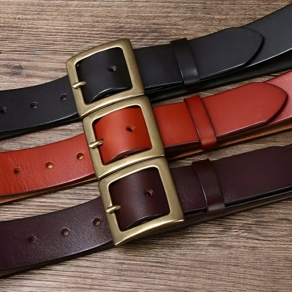 Stenia Belt in genuine leather with brass buckle showcasing quality leather belts with metal buckles