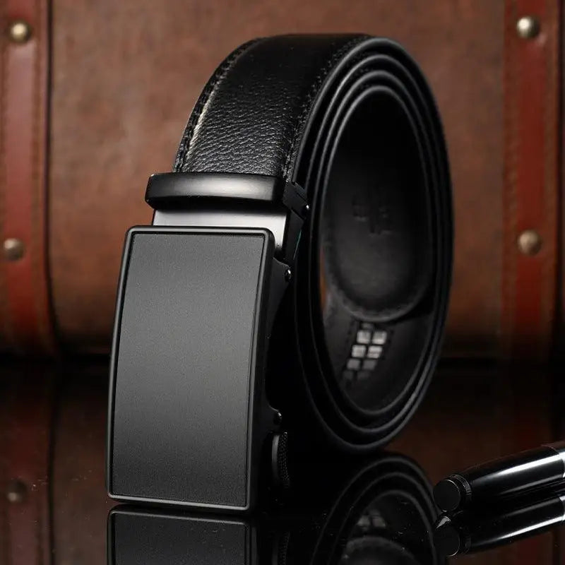 Black leather ratchet Birgir belt with rectangular buckle for suits and white options