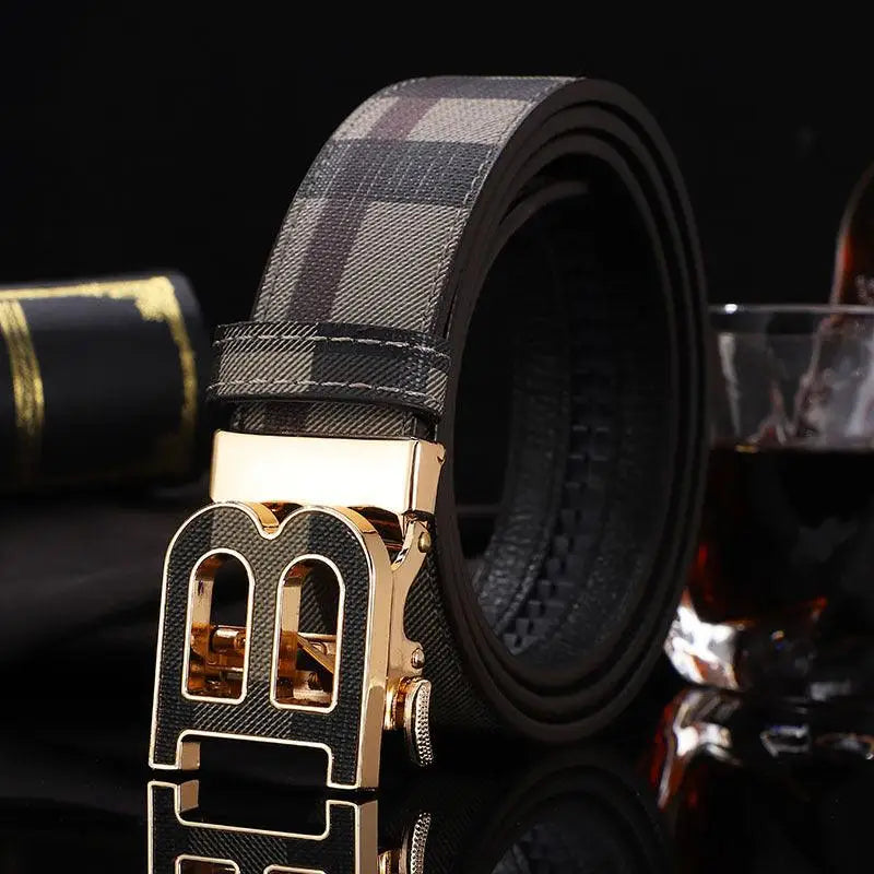 Elegant black or plaid suit belt en cuir pour homme with gold B buckle