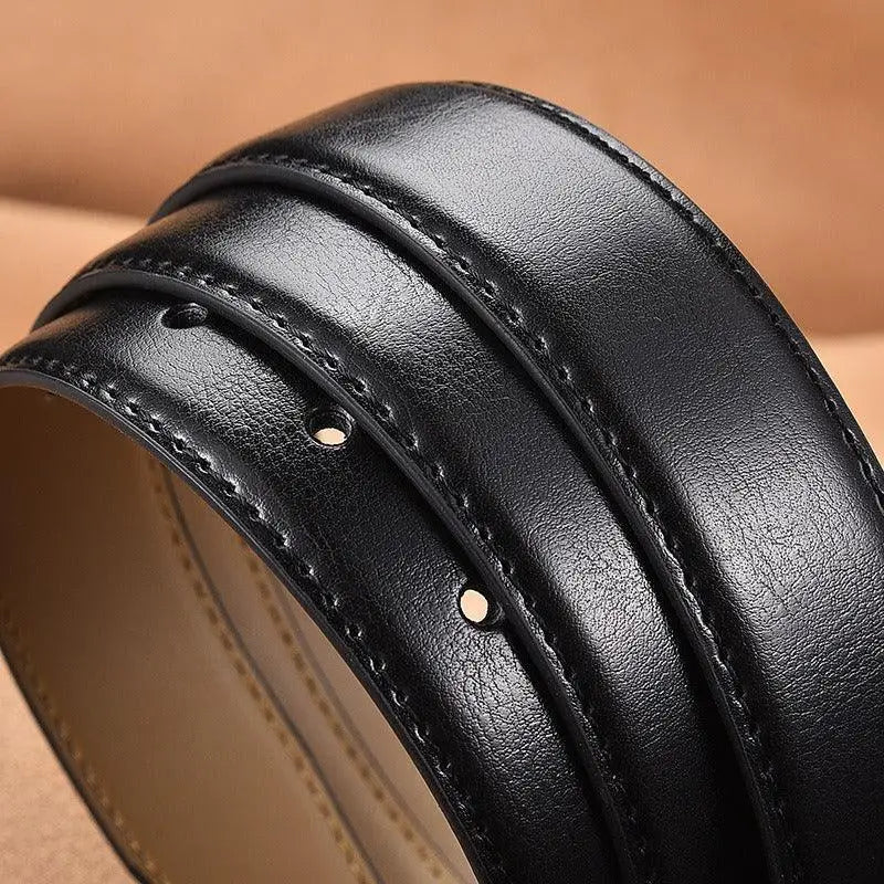 Black leather belt from Jonathan Model with silver buckle in black and blue